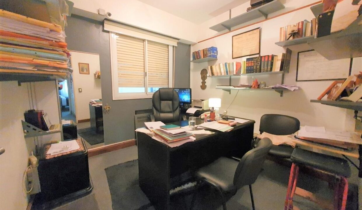 extra_large_u_6937026de07f4